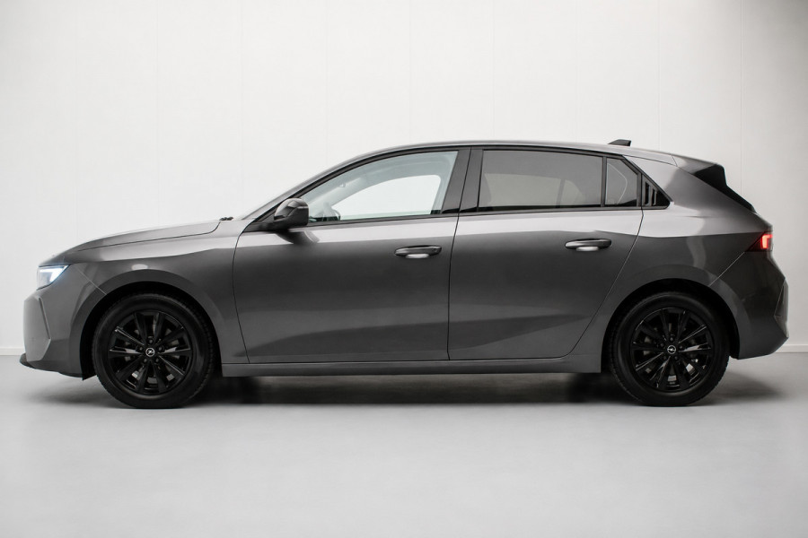 Opel Astra 1.2 Turbo Black Edition NL-auto [ Full LED Carplay 1e Eigenaar Keyless Start Digital Dashboard Parkeersensoren ]