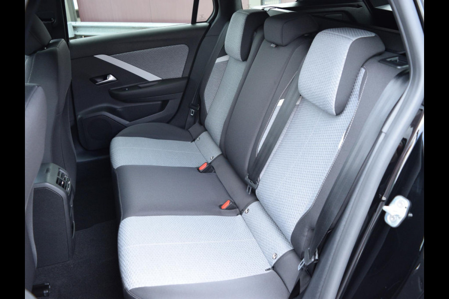 Opel Astra Electric 58 kWh Business Edition | AGR COMFORTSTOELEN | CLIMATE CONTROL | NAVI PRO | ADAPTVE CRUISE CONTROL | 18" LM VELGEN |