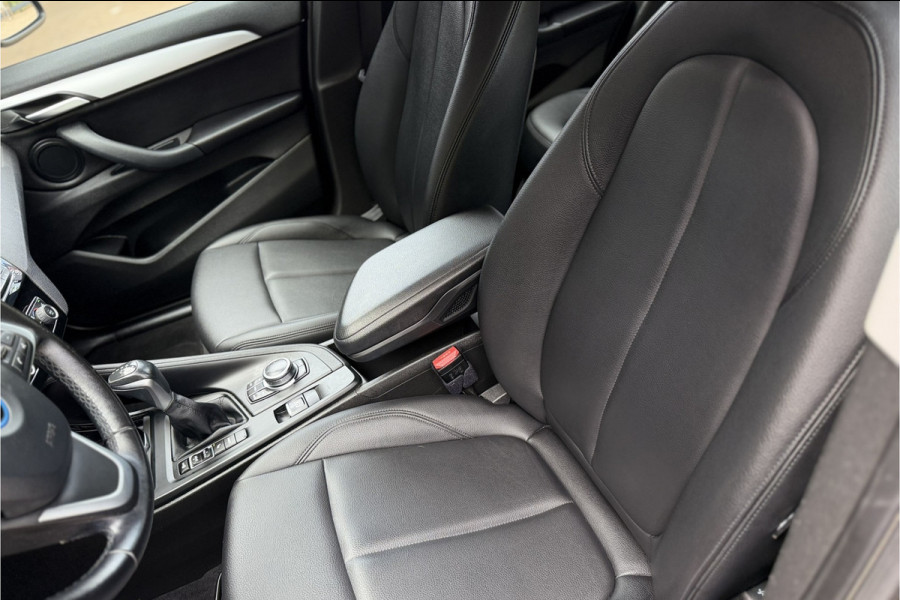 BMW X1 xDrive25e | Head-Up | Trekhaak | Leder | Camera | Elektrische Klep | 35X op voorraad