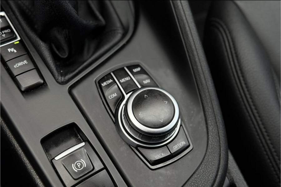 BMW X1 xDrive25e | Head-Up | Trekhaak | Leder | Camera | Elektrische Klep | 35X op voorraad