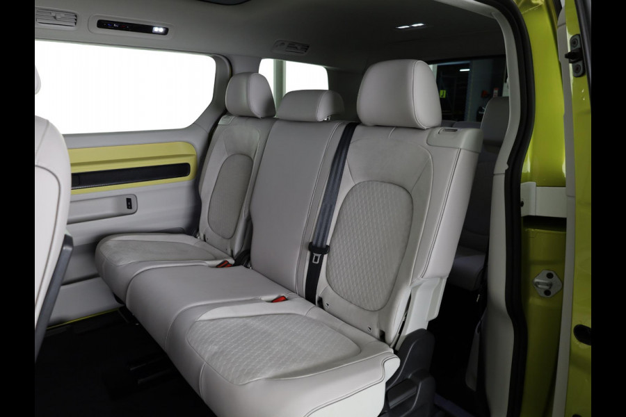 Volkswagen ID. Buzz Pro 86 kWh LWB 7p. 286 pk | SoH 96,36% |Navigatie | Panoramadak | Trekhaak (wegklapbaar) | Parkeersensoren (Park assist) | Rondomzicht camera | Elektr. schuifdeuren | Stoelverwarming |