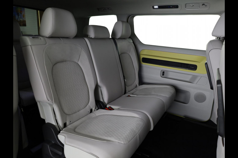 Volkswagen ID. Buzz Pro 86 kWh LWB 7p. 286 pk | SoH 96,36% |Navigatie | Panoramadak | Trekhaak (wegklapbaar) | Parkeersensoren (Park assist) | Rondomzicht camera | Elektr. schuifdeuren | Stoelverwarming |