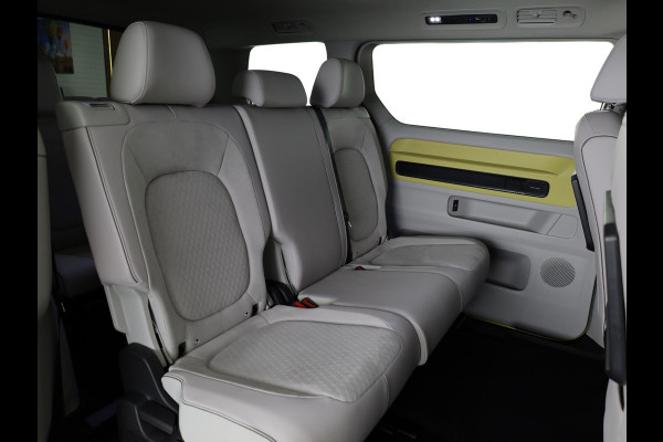 Volkswagen ID. Buzz Pro 86 kWh LWB 7p. 286 pk | SoH 96,36% |Navigatie | Panoramadak | Trekhaak (wegklapbaar) | Parkeersensoren (Park assist) | Rondomzicht camera | Elektr. schuifdeuren | Stoelverwarming |