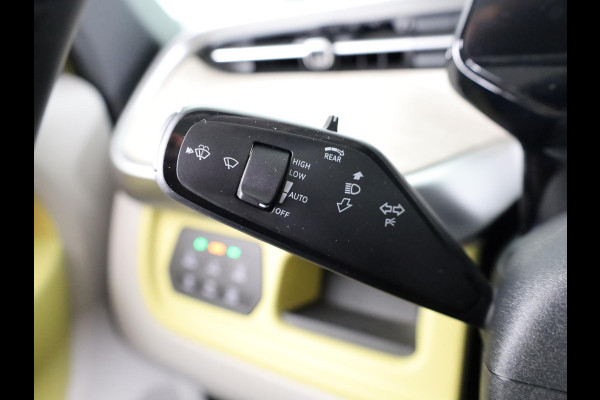 Volkswagen ID. Buzz Pro 86 kWh LWB 7p. 286 pk | SoH 96,36% |Navigatie | Panoramadak | Trekhaak (wegklapbaar) | Parkeersensoren (Park assist) | Rondomzicht camera | Elektr. schuifdeuren | Stoelverwarming |