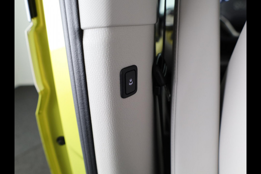 Volkswagen ID. Buzz Pro 86 kWh LWB 7p. 286 pk | SoH 96,36% |Navigatie | Panoramadak | Trekhaak (wegklapbaar) | Parkeersensoren (Park assist) | Rondomzicht camera | Elektr. schuifdeuren | Stoelverwarming |