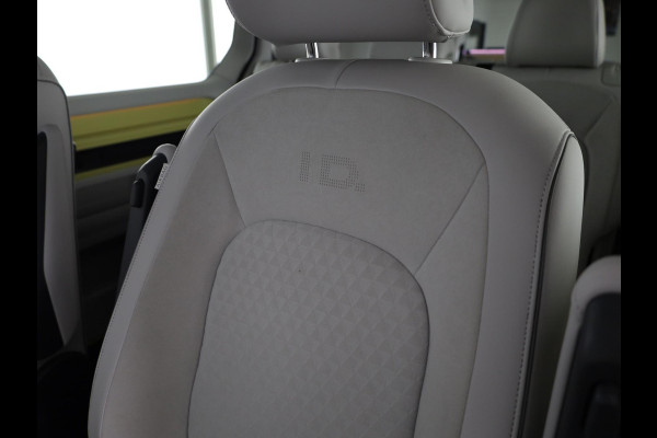Volkswagen ID. Buzz Pro 86 kWh LWB 7p. 286 pk | SoH 96,36% |Navigatie | Panoramadak | Trekhaak (wegklapbaar) | Parkeersensoren (Park assist) | Rondomzicht camera | Elektr. schuifdeuren | Stoelverwarming |