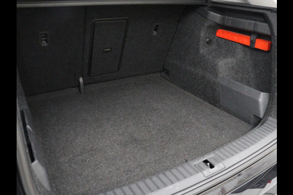 Škoda Enyaq iV 60 | SOH 91.5% | Panoramadak | Adaptive cruise | Stuur/stoel verwarming | Half Leder | Carplay | Park assist | Sfeerverlichting | Climate control |