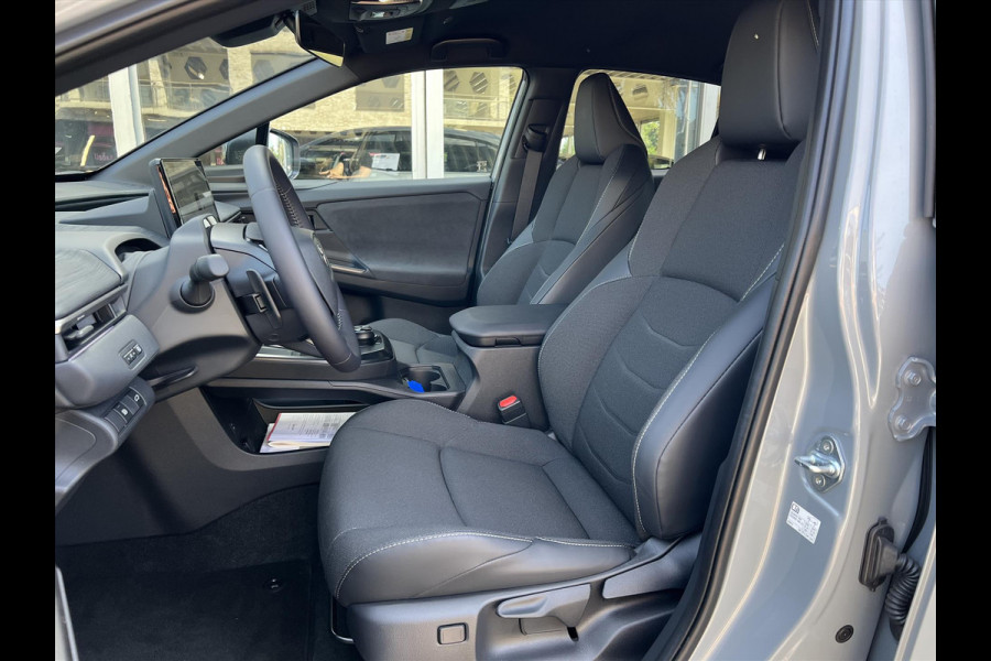 Toyota C-HR+ 77 kWh First Edition | 20 inch velgen, Elektrische achterklep, Dodehoekherkenning, Parkeersensoren
