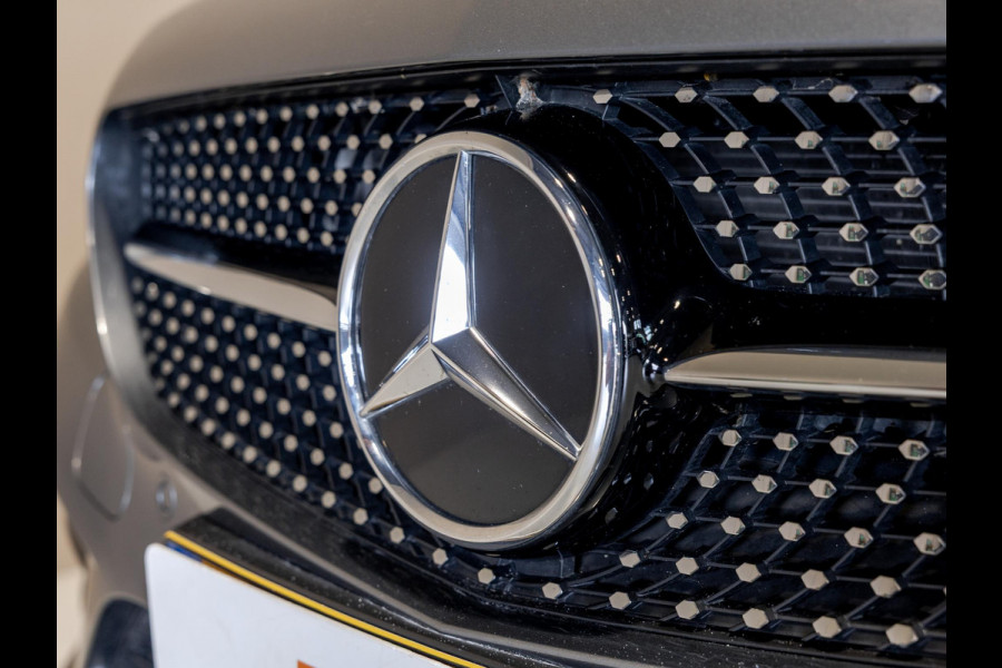 Mercedes-Benz C-Klasse Estate 300 e Business Solution AMG / 320pk / Panorama dak / Trekhaak / Multibeam /