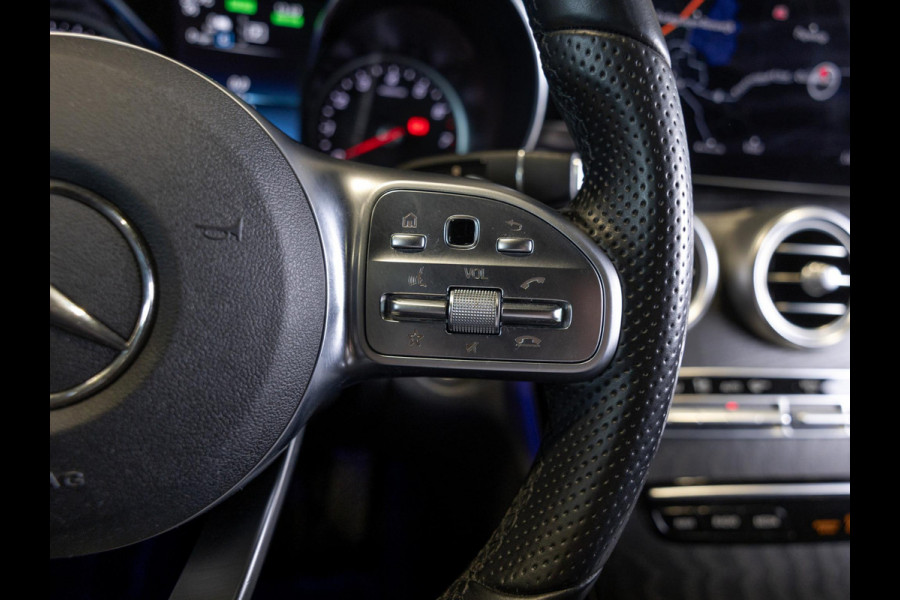 Mercedes-Benz C-Klasse Estate 300 e Business Solution AMG / 320pk / Panorama dak / Trekhaak / Multibeam /