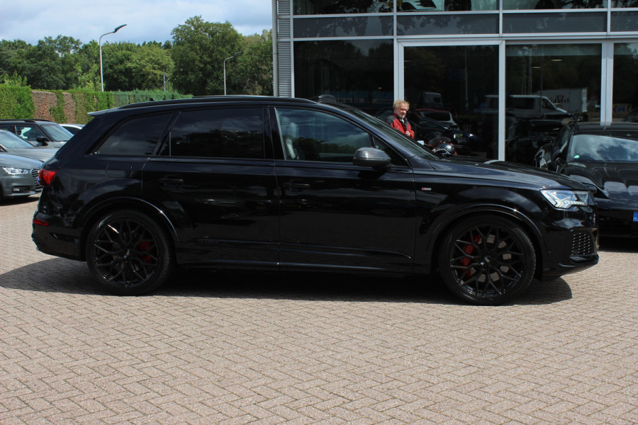 Audi Q7 60 TFSI e quattro Competition / SoH 91,5% / Trekhaak / Panoramadak / 360Camera / Head-up / Softclose / Luchtvering / 22'' / Keyless / Matrix LED / Carbon intr. / Stoelventilatie+Verwarming / Stuurverwarming / Bose / Dodeh