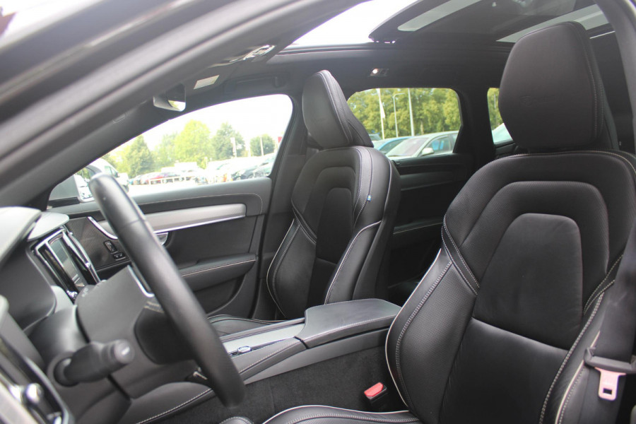 Volvo V90 2.0 T4 190PK R-Design | PANORAMISCH SCHUIF/KANTEL DAK | HARMAN KARDON PREMIUM AUDIO | ELEKTRSICHE VOORSTOELEN MET GEHEUGEN FUNCTIE | STOEL/STUUR VERWARMING | ACHTERBANK VERWARMING | HEAD-UP DISPLAY | MISTLAMPEN VOOR | KEYLESS ENTRY / START | APPLE CARPLAY | ADROID AUTO | ELEKTRISCH BEDIENBARE ACHTERKLEP | ACHTERUITRIJCAMERA | STANDKACHEL |
