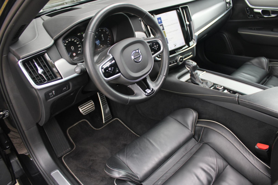 Volvo V90 2.0 T4 190PK R-Design | PANORAMISCH SCHUIF/KANTEL DAK | HARMAN KARDON PREMIUM AUDIO | ELEKTRSICHE VOORSTOELEN MET GEHEUGEN FUNCTIE | STOEL/STUUR VERWARMING | ACHTERBANK VERWARMING | HEAD-UP DISPLAY | MISTLAMPEN VOOR | KEYLESS ENTRY / START | APPLE CARPLAY | ADROID AUTO | ELEKTRISCH BEDIENBARE ACHTERKLEP | ACHTERUITRIJCAMERA | STANDKACHEL |