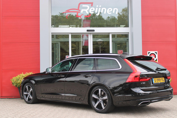 Volvo V90 2.0 T4 190PK R-Design | PANORAMISCH SCHUIF/KANTEL DAK | HARMAN KARDON PREMIUM AUDIO | ELEKTRSICHE VOORSTOELEN MET GEHEUGEN FUNCTIE | STOEL/STUUR VERWARMING | ACHTERBANK VERWARMING | HEAD-UP DISPLAY | MISTLAMPEN VOOR | KEYLESS ENTRY / START | APPLE CARPLAY | ADROID AUTO | ELEKTRISCH BEDIENBARE ACHTERKLEP | ACHTERUITRIJCAMERA | STANDKACHEL |