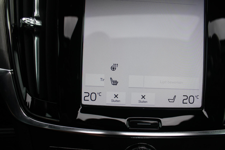 Volvo V90 2.0 T4 190PK R-Design | PANORAMISCH SCHUIF/KANTEL DAK | HARMAN KARDON PREMIUM AUDIO | ELEKTRSICHE VOORSTOELEN MET GEHEUGEN FUNCTIE | STOEL/STUUR VERWARMING | ACHTERBANK VERWARMING | HEAD-UP DISPLAY | MISTLAMPEN VOOR | KEYLESS ENTRY / START | APPLE CARPLAY | ADROID AUTO | ELEKTRISCH BEDIENBARE ACHTERKLEP | ACHTERUITRIJCAMERA | STANDKACHEL |