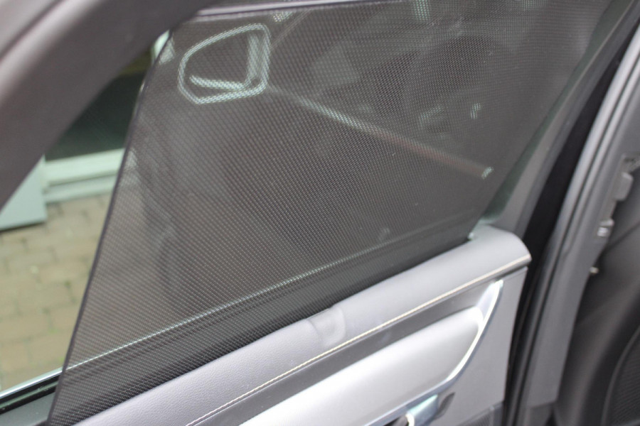 Volvo V90 2.0 T4 190PK R-Design | PANORAMISCH SCHUIF/KANTEL DAK | HARMAN KARDON PREMIUM AUDIO | ELEKTRSICHE VOORSTOELEN MET GEHEUGEN FUNCTIE | STOEL/STUUR VERWARMING | ACHTERBANK VERWARMING | HEAD-UP DISPLAY | MISTLAMPEN VOOR | KEYLESS ENTRY / START | APPLE CARPLAY | ADROID AUTO | ELEKTRISCH BEDIENBARE ACHTERKLEP | ACHTERUITRIJCAMERA | STANDKACHEL |