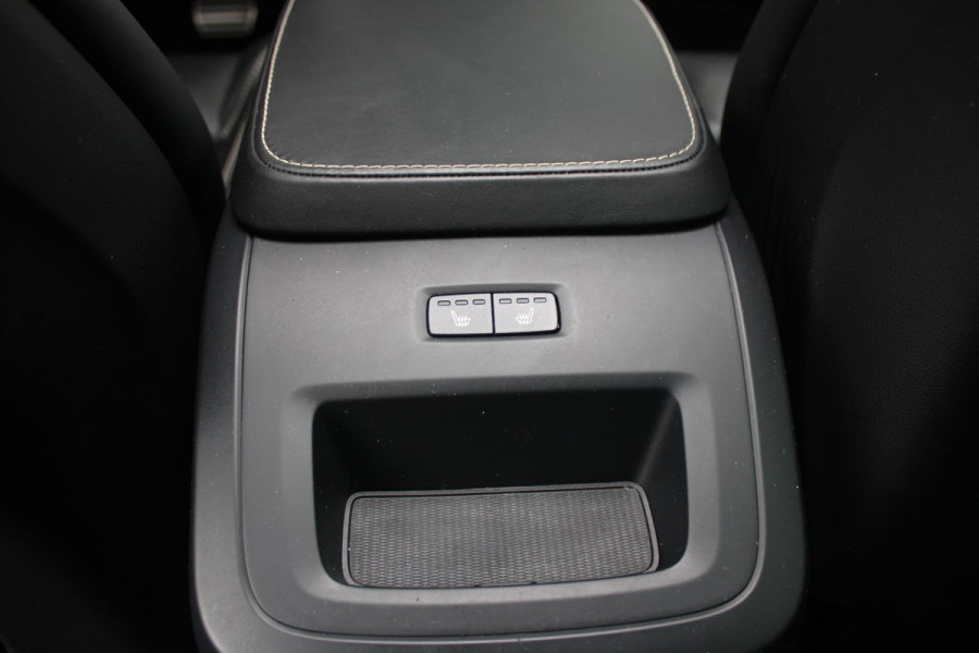 Volvo V90 2.0 T4 190PK R-Design | PANORAMISCH SCHUIF/KANTEL DAK | HARMAN KARDON PREMIUM AUDIO | ELEKTRSICHE VOORSTOELEN MET GEHEUGEN FUNCTIE | STOEL/STUUR VERWARMING | ACHTERBANK VERWARMING | HEAD-UP DISPLAY | MISTLAMPEN VOOR | KEYLESS ENTRY / START | APPLE CARPLAY | ADROID AUTO | ELEKTRISCH BEDIENBARE ACHTERKLEP | ACHTERUITRIJCAMERA | STANDKACHEL |