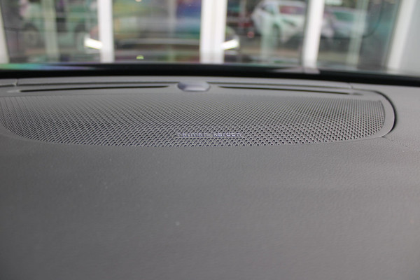 Volvo V90 2.0 T4 190PK R-Design | PANORAMISCH SCHUIF/KANTEL DAK | HARMAN KARDON PREMIUM AUDIO | ELEKTRSICHE VOORSTOELEN MET GEHEUGEN FUNCTIE | STOEL/STUUR VERWARMING | ACHTERBANK VERWARMING | HEAD-UP DISPLAY | MISTLAMPEN VOOR | KEYLESS ENTRY / START | APPLE CARPLAY | ADROID AUTO | ELEKTRISCH BEDIENBARE ACHTERKLEP | ACHTERUITRIJCAMERA | STANDKACHEL |