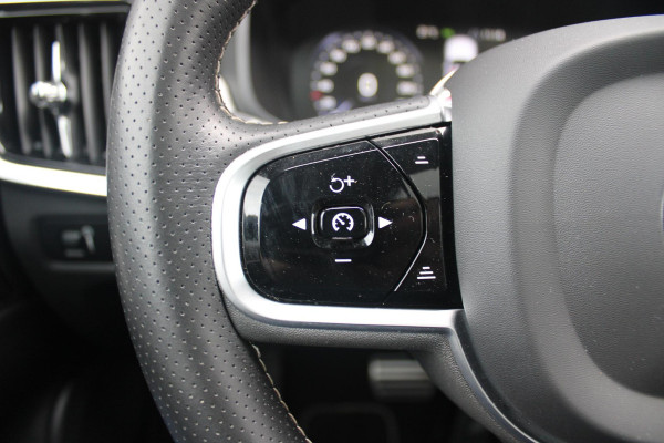 Volvo V90 2.0 T4 190PK R-Design | PANORAMISCH SCHUIF/KANTEL DAK | HARMAN KARDON PREMIUM AUDIO | ELEKTRSICHE VOORSTOELEN MET GEHEUGEN FUNCTIE | STOEL/STUUR VERWARMING | ACHTERBANK VERWARMING | HEAD-UP DISPLAY | MISTLAMPEN VOOR | KEYLESS ENTRY / START | APPLE CARPLAY | ADROID AUTO | ELEKTRISCH BEDIENBARE ACHTERKLEP | ACHTERUITRIJCAMERA | STANDKACHEL |