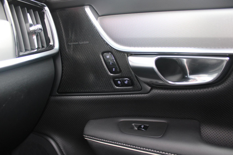 Volvo V90 2.0 T4 190PK R-Design | PANORAMISCH SCHUIF/KANTEL DAK | HARMAN KARDON PREMIUM AUDIO | ELEKTRSICHE VOORSTOELEN MET GEHEUGEN FUNCTIE | STOEL/STUUR VERWARMING | ACHTERBANK VERWARMING | HEAD-UP DISPLAY | MISTLAMPEN VOOR | KEYLESS ENTRY / START | APPLE CARPLAY | ADROID AUTO | ELEKTRISCH BEDIENBARE ACHTERKLEP | ACHTERUITRIJCAMERA | STANDKACHEL |