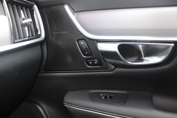 Volvo V90 2.0 T4 190PK R-Design | PANORAMISCH SCHUIF/KANTEL DAK | HARMAN KARDON PREMIUM AUDIO | ELEKTRSICHE VOORSTOELEN MET GEHEUGEN FUNCTIE | STOEL/STUUR VERWARMING | ACHTERBANK VERWARMING | HEAD-UP DISPLAY | MISTLAMPEN VOOR | KEYLESS ENTRY / START | APPLE CARPLAY | ADROID AUTO | ELEKTRISCH BEDIENBARE ACHTERKLEP | ACHTERUITRIJCAMERA | STANDKACHEL |