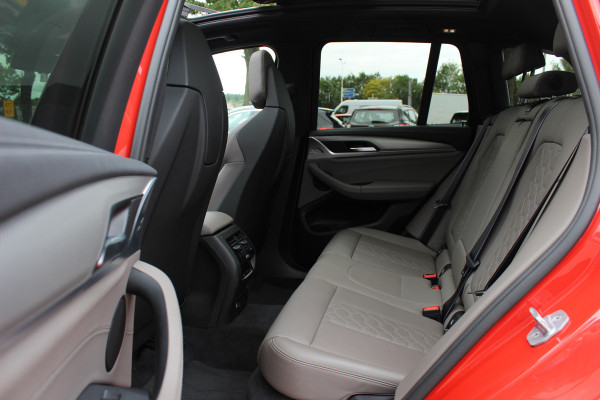 BMW X3 M / Trekhaak / Panoramadak / 360Camera / Head-up / Leder / Harman Kardon / 20'' / Stoelverwarming / Dodehoek / DAB / ACC
