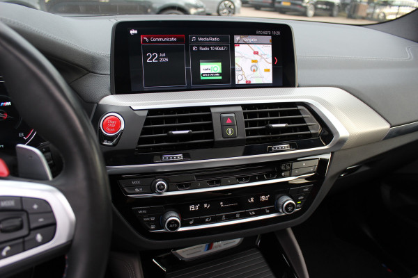 BMW X3 M / Trekhaak / Panoramadak / 360Camera / Head-up / Leder / Harman Kardon / 20'' / Stoelverwarming / Dodehoek / DAB / ACC