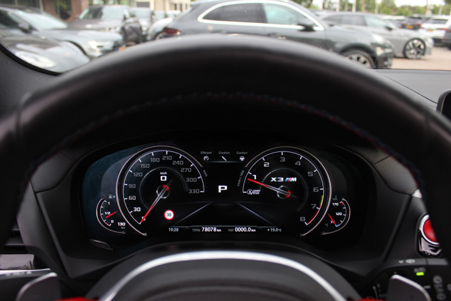 BMW X3 M / Trekhaak / Panoramadak / 360Camera / Head-up / Leder / Harman Kardon / 20'' / Stoelverwarming / Dodehoek / DAB / ACC