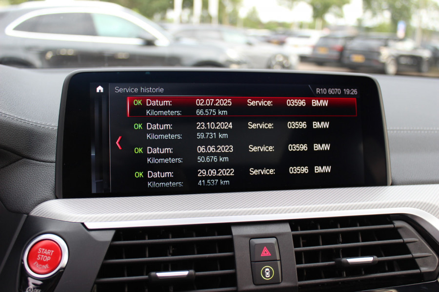 BMW X3 M / Trekhaak / Panoramadak / 360Camera / Head-up / Leder / Harman Kardon / 20'' / Stoelverwarming / Dodehoek / DAB / ACC