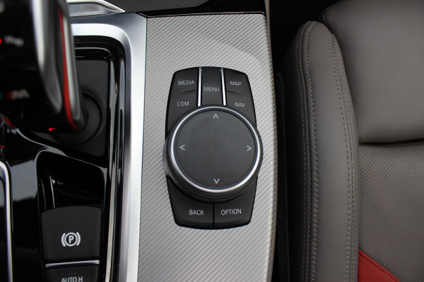 BMW X3 M / Trekhaak / Panoramadak / 360Camera / Head-up / Leder / Harman Kardon / 20'' / Stoelverwarming / Dodehoek / DAB / ACC