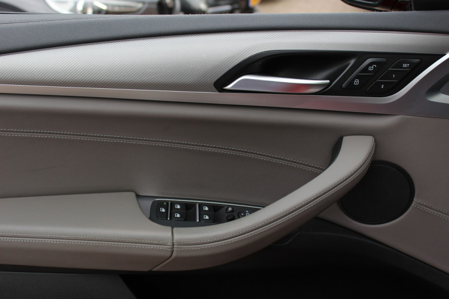 BMW X3 M / Trekhaak / Panoramadak / 360Camera / Head-up / Leder / Harman Kardon / 20'' / Stoelverwarming / Dodehoek / DAB / ACC