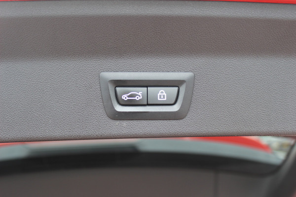 BMW X3 M / Trekhaak / Panoramadak / 360Camera / Head-up / Leder / Harman Kardon / 20'' / Stoelverwarming / Dodehoek / DAB / ACC