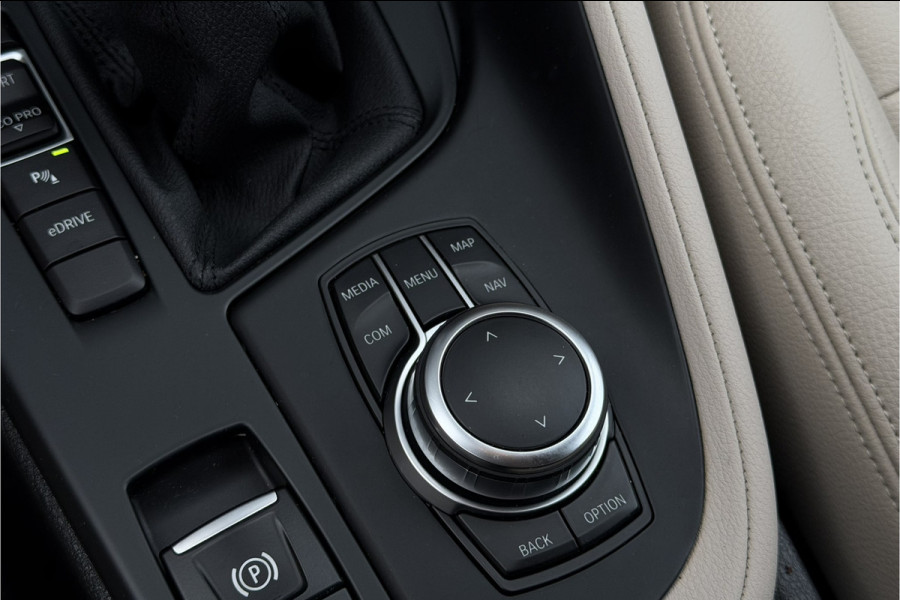 BMW X1 xDrive25e | Leder | Head-Up | PDC V+A | LED | Elektrische Klep | 35x op voorraad !
