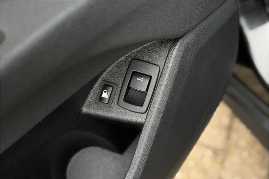 BMW X1 xDrive25e | Leder | Head-Up | PDC V+A | LED | Elektrische Klep | 35x op voorraad !