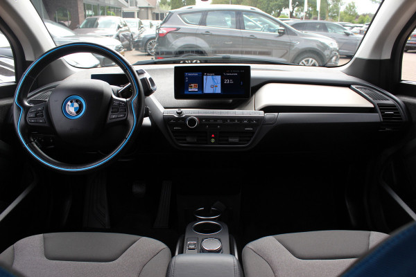 BMW i3 S Executive Edition 120Ah 42 kWh / SoH 89,4% / Camera / CarPlay / 20'' / Stoelverwarming / DAB / ACC / Warmtepomp