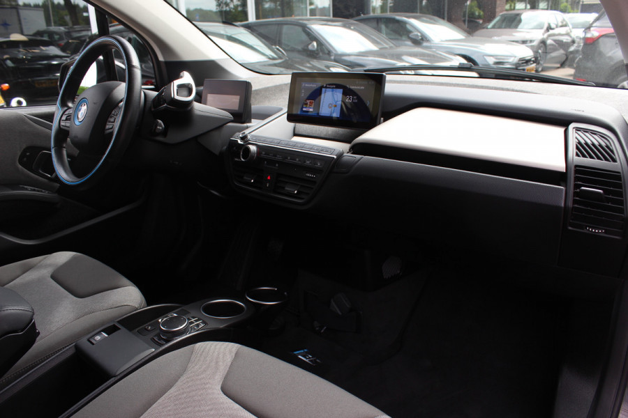 BMW i3 S Executive Edition 120Ah 42 kWh / SoH 89,4% / Camera / CarPlay / 20'' / Stoelverwarming / DAB / ACC / Warmtepomp