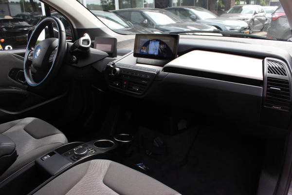 BMW i3 S Executive Edition 120Ah 42 kWh / SoH 89,4% / Camera / CarPlay / 20'' / Stoelverwarming / DAB / ACC / Warmtepomp