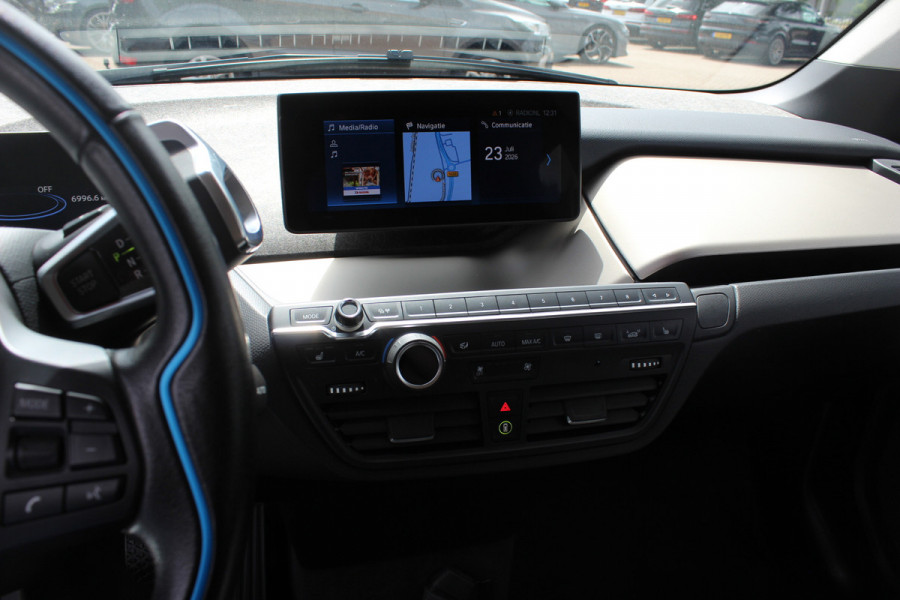 BMW i3 S Executive Edition 120Ah 42 kWh / SoH 89,4% / Camera / CarPlay / 20'' / Stoelverwarming / DAB / ACC / Warmtepomp