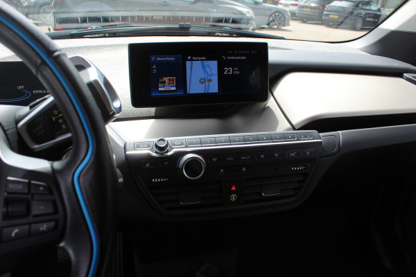 BMW i3 S Executive Edition 120Ah 42 kWh / SoH 89,4% / Camera / CarPlay / 20'' / Stoelverwarming / DAB / ACC / Warmtepomp