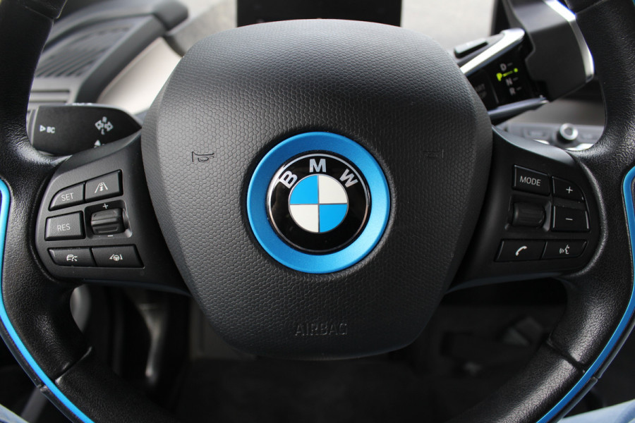 BMW i3 S Executive Edition 120Ah 42 kWh / SoH 89,4% / Camera / CarPlay / 20'' / Stoelverwarming / DAB / ACC / Warmtepomp