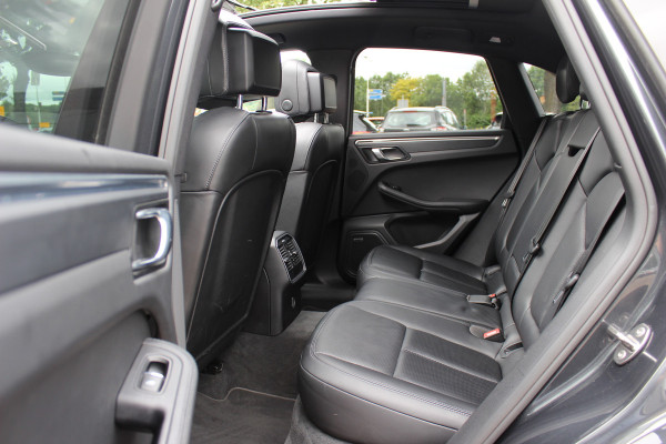 Porsche Macan 2.0 / Panoramadak / Camera / Luchtvering / Sportchrono / Bose / 21'' / Leder / Navigatie / Comfortstoelen / DAB / Stoelverwarming / Cruise Control