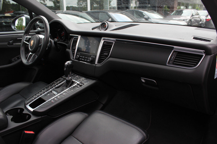 Porsche Macan 2.0 / Panoramadak / Camera / Luchtvering / Sportchrono / Bose / 21'' / Leder / Navigatie / Comfortstoelen / DAB / Stoelverwarming / Cruise Control