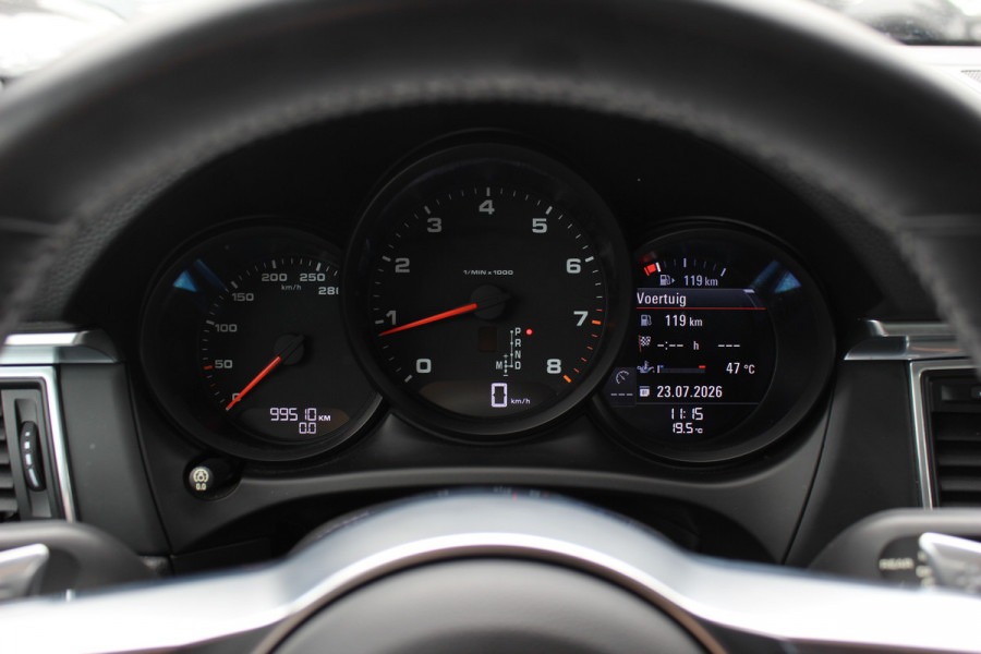 Porsche Macan 2.0 / Panoramadak / Camera / Luchtvering / Sportchrono / Bose / 21'' / Leder / Navigatie / Comfortstoelen / DAB / Stoelverwarming / Cruise Control