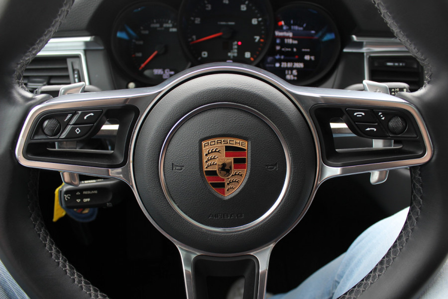 Porsche Macan 2.0 / Panoramadak / Camera / Luchtvering / Sportchrono / Bose / 21'' / Leder / Navigatie / Comfortstoelen / DAB / Stoelverwarming / Cruise Control
