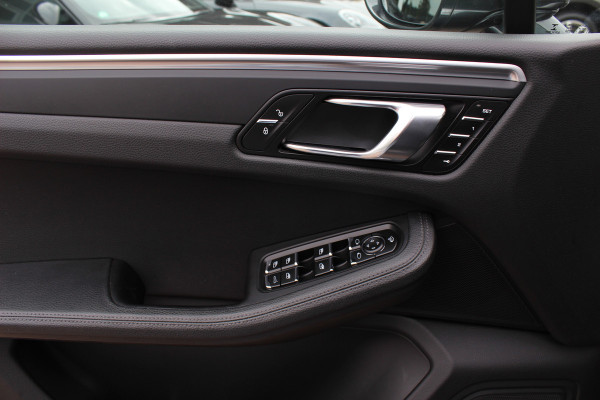 Porsche Macan 2.0 / Panoramadak / Camera / Luchtvering / Sportchrono / Bose / 21'' / Leder / Navigatie / Comfortstoelen / DAB / Stoelverwarming / Cruise Control