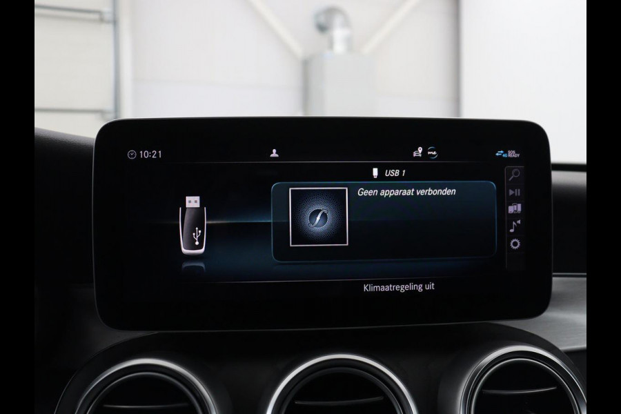 Mercedes-Benz C-Klasse Estate 180 Business Solution AMG | Panoramadak | Trekhaak | Leder/alcantara | Stoelverwarming | Virtual dashboard | Camera | Park assist | Carplay | Full LED
