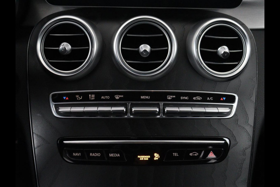 Mercedes-Benz C-Klasse Estate 180 Business Solution AMG | Panoramadak | Trekhaak | Leder/alcantara | Stoelverwarming | Virtual dashboard | Camera | Park assist | Carplay | Full LED