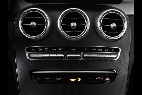 Mercedes-Benz C-Klasse Estate 180 Business Solution AMG | Panoramadak | Trekhaak | Leder/alcantara | Stoelverwarming | Virtual dashboard | Camera | Park assist | Carplay | Full LED