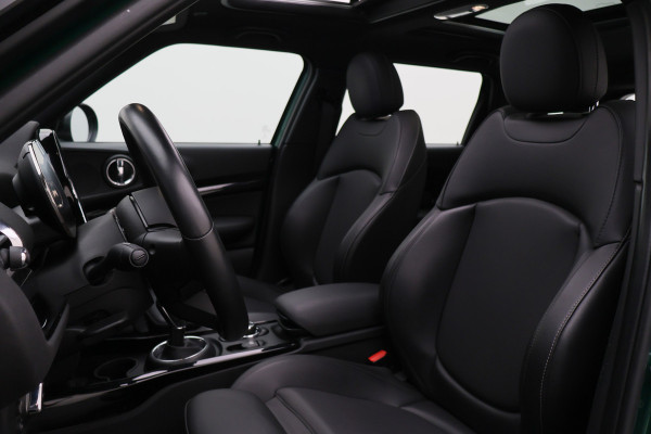 MINI Clubman 1.5 Cooper Automaat Knights Bridge Edition Leer, Panoramadak, Apple Carplay, Virtual Cockpit, LED, Cruise, Camera, 18''