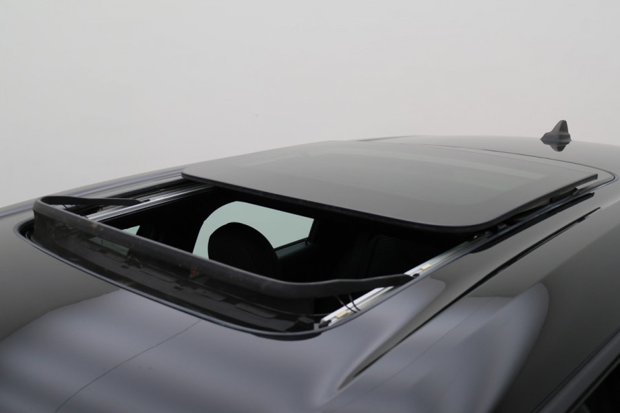 MINI Clubman 1.5 Cooper Automaat Knights Bridge Edition Leer, Panoramadak, Apple Carplay, Virtual Cockpit, LED, Cruise, Camera, 18''